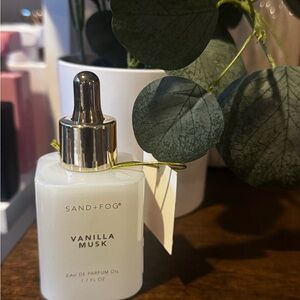SAND + FOG Vanilla Musk Body Oil - White